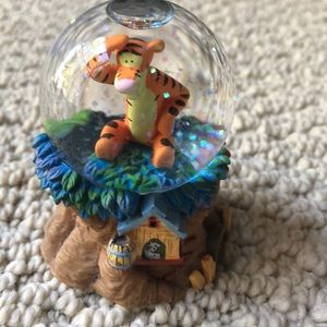 Authentic Tigger Snow Globe